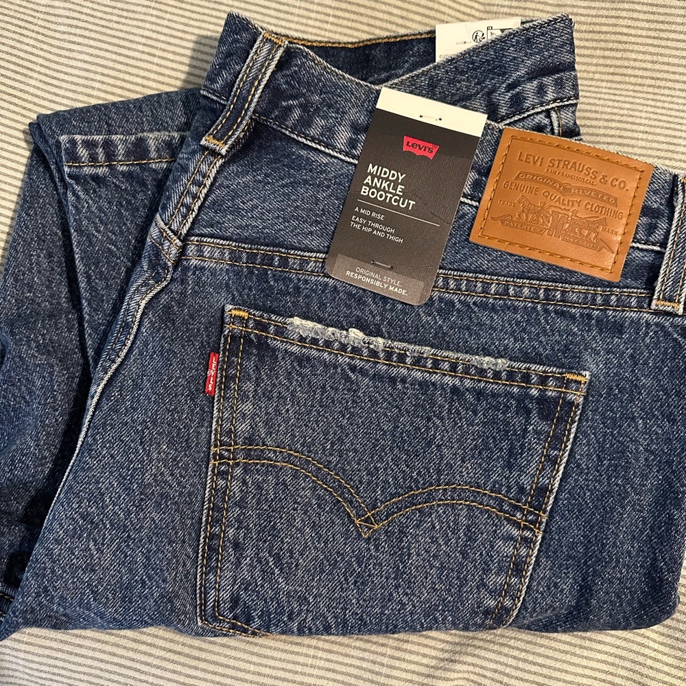 Levi’s Middy Ankle Bootcut Jeans, NWT